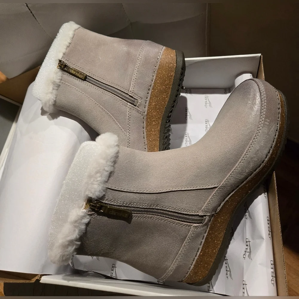 NIB Dansko Women's Suede Fur-Lined Boots - Stone